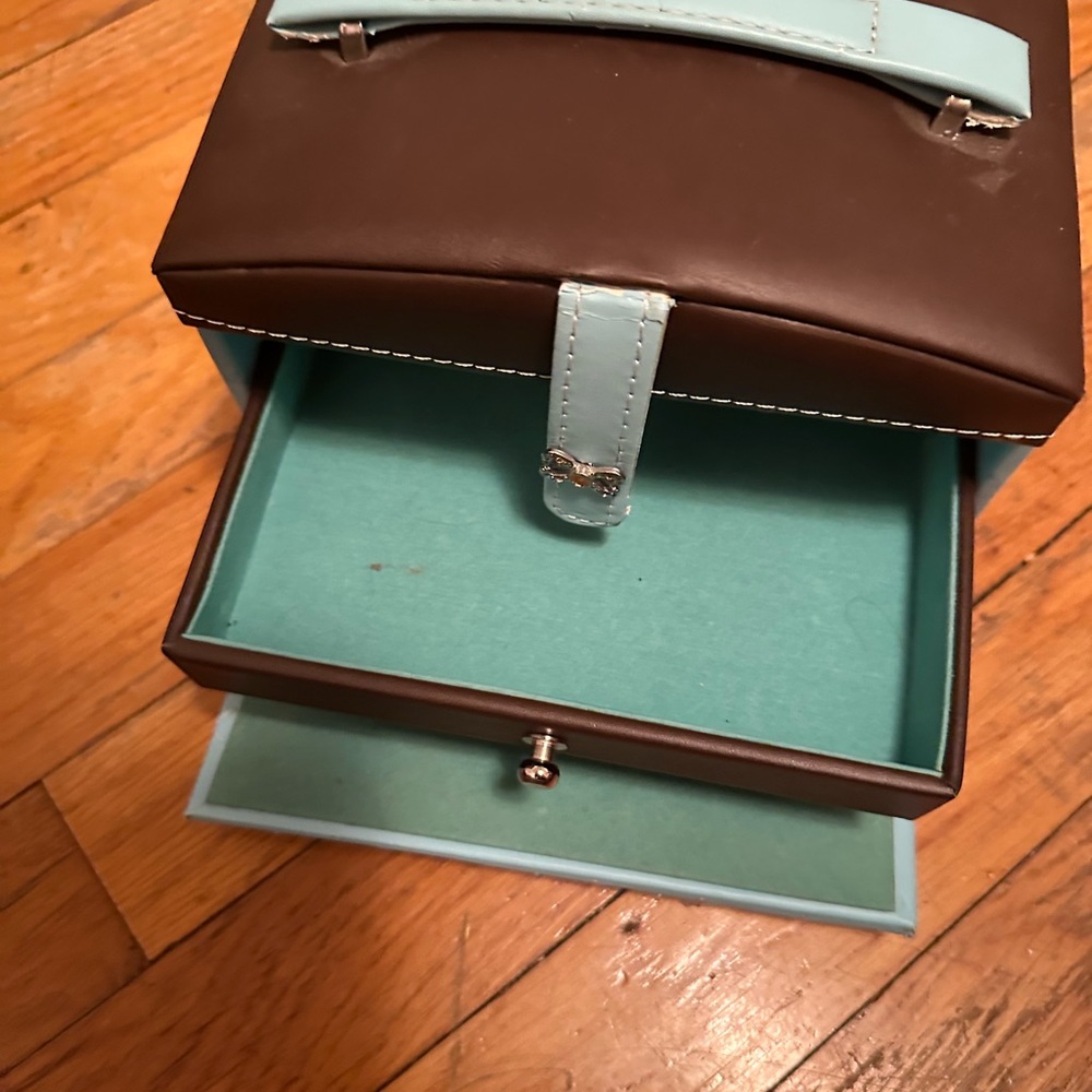 Elegant “Tiffany Blue” Color & Chocolate Jewelry Box - Picture 12 of 13